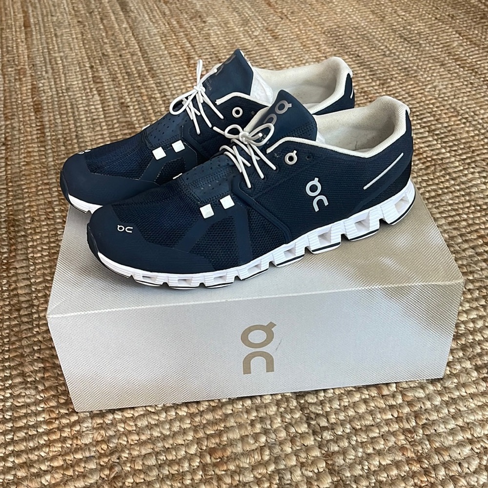 On-Running Men’s Size 9 Cloud Shoes in Navy